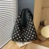 Bolso casual de gran capacidad para mujer, nuevo modelo principios de otoño 2026, bolso de hombro ligero para el día a día, bolso tipo cubo tote de lunares