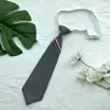 Corbata Gris Lazo Cruzado para Mujer Raíz de Pluma Uniforme Estudiantil Japonés Toga Académica Falda Plisada Cuello de Lazo Versátil