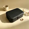 Caja de joyería antioxidante de fábrica, caja de embalaje para accesorios de cuero, caja de almacenamiento para anillos, pendientes, pulseras con personalización de logotipo