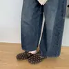 Sapatos slip-on de bolinhas estilo coreano com solas grossas, perfeitos para o outono de 2026, fáceis de calçar e com um salto oculto para altura extra