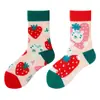 Calcetines originales de moda infantil AB color asimétrico dibujos animados longitud media otoño e invierno caramelos lindos calcetines de algodón para niños y niñas