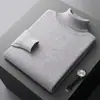 Suéter de cuello alto para hombre para otoño e invierno, camisa base casual de negocios ajustada, nuevo top de punto para hombre