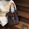 2025 Primavera e Verão Nova Bolsa de Ombro de Malha Estilo Fada Bolsa de Mão com Babados Bolsa de Chiffon Feminina Bolsa de Cereja para Férias
