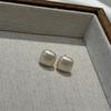 Pendientes Pequeños de Perla Cubo de Azúcar, Estilo Lujo Ligero, Nuevos Pendientes Populares Otoño e Invierno, Lujo Ligero, Gama Alta, Pendientes Elegantes y Atmosféricos