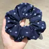 Scrunchie Azul Escuro com Bolinhas Estilo Coreano Tecido de Malha Macio e Elástico Atmosfera Retrô Acessório de Cabelo Feminino Anel de Cabelo