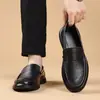 Zapatos de hombre de cuero genuino transfronterizos, nuevo estilo de otoño, zapatos de cuero casual de negocios para hombre, elegantes, versátiles, transpirables, slip-on para conducir