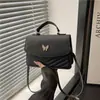 Bolsa Pequena Texturizada Casual Retrô Tendência 2025 para Mulheres, Nova Bolsa Quadrada Pequena Estilosa de Ombro Transversal Borboleta de Nicho
