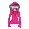 Moda Femenina 2026 Nuevo Estilo Callejero Americano Tendencia Sudadera con Capucha Cremallera Cintura Ajustada con Pedrería Cuello de Piel Sudadera Lulu