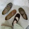 Zapatos de tacón bajo de punta cuadrada de boca poco profunda estilo abuela para mujer, zapatos Mary Jane literarios retro, estilo nuevo de la ola de otoño, estilo bosque suave 2026 esmerilado
