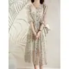 Vestido longo floral, vestido francês de manga curta, design único, novo vestido de comprimento médio para mulheres do verão de 2026