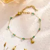 Novo Modelo 2026 Conjunto Niche Banhado a Ouro em Aço Titânio para Mulheres, Tornozeleira de Design com Esmeralda e Concha Tendência Moda