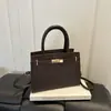 Bolso de hombro elegante y minimalista, perfecto para ir al trabajo, un bolso cuadrado pequeño, nueva colección otoño 2026, bolso de mano casual para mujer