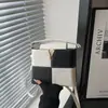 Bolso de mano de moda 2026, nuevo diseño de bloques de color para el día a día, simple y elegante, con textura, adecuado para llevar al hombro o cruzado, un bolso tipo cubo pequeño de moda para mujer