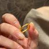 Anel de Banda Liso com Cruz de Ouro Banhado a Ouro 24K Retenção Forte de Cor Design Retro de Luxo Leve Anel Exquisito para o Dedo Indicador