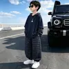 Conjunto de Outono para Meninos 2026 Novo Estilo para Crianças Maiores, Roupas de Outono para Meninos Primavera e Outono, Conjunto Xadrez Falso de Duas Peças para Crianças