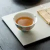 Taza maestra de cerámica pintada a mano con motivos de mariposas apiladas, nuevo juego de té kung fu estilo chino, taza de degustación de té, decoración bajo vidriado