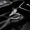 Anillo Xuping de Lujo Ligero con Incrustaciones de Diamantes para Mujer, Anillo de Aleación Ajustable de Gama Alta, Anillo de Compromiso y Boda Moderno y Único