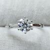 Anillo de Zirconia Chapado en Pt950 de Ocho Corazones y Ocho Flechas con Ocho Corazones y Ocho Flechas Microincrustados Anillo de Diamante Cuadrado Pequeño de Seis Garras