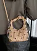 Yue Zi 2026 Otoño Temprano Bolso Nuevo de Lunares Bolso de Mano Fresco con Pliegues de Moda Bolso de Hombro Cruzado Popular para el Día a Día