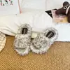 Pantufas fofas brancas para mulheres, novo estilo outono e inverno 2026, super modernas e de alta qualidade, para usar em ambientes internos e externos, pantufas de algodão com uma tira