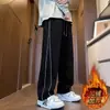 Nova coleção outono e inverno: calça casual masculina forrada com fleece, grossa, com listras refletivas, de perna larga - um estilo moderno e versátil, de corte solto e perna reta