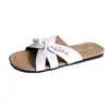Sandálias rasteirinhas femininas para o verão de 2026, novas sandálias de praia slip-on versáteis e estilosas com tiras cruzadas