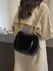 2026 Nova Bolsa de Pelúcia Simples da Moda Outono Bolsa de Mão Casual Simples Bolsa de Ombro Único Transversal da Moda