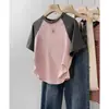 Camiseta Manga Curta Raglan Color Block Slim Fit com Ajuste na Cintura para Mulheres, Estilo Coreano Popular com Barra Irregular em Forma de U e Top Plissado Color Block para o Verão