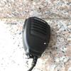 Accesorios para walkie-talkie Baofeng con micrófono de mano ligero, micrófono de hombro con luz indicadora, clip trasero opcional, adecuado para UV5R/82