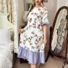 Bata de noche floral para mujer estilo pastoral europeo, silueta simple de manga corta y cuello redondo con bloques de color y dobladillo con volantes
