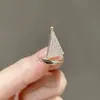 Broche único de perlas con diseño de corazón 2024 nueva moda otoño e invierno corsage accesorios de alfiler delicados para mujer Corea del Sur