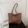 Bolsa de Gran Capacidad Transfronteriza para Mujer Verano 2026 Nuevo Versátil Moda Hombro Único Tendencia Viaje Diario Retro Casual Bolso Tote