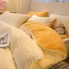 Conjunto de Quatro Peças de Leite Fleece Esculpido Espesso de Inverno Capa de Edredom Quente de Fleece de Coral Conjunto de Três Peças de Flanela Roupa de Cama