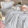 Lindo Set de Cuatro Piezas de Algodón con Hilo Arrugado de Corazón para Niña, Funda Nórdica Bordada con Oso, Ropa de Cama Linda de Dibujos Animados, Azul Polvo