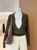 Toma real: Top de punto elegante de otoño, estilo dos piezas falso, cuello en V profundo, color verde oliva, manga larga para mujer, diseño único, top de nicho