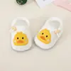 Zapatos de bebé nuevos de animales de dibujos animados para verano, de malla transpirable, antideslizantes, anticaídas, zapatos para niños pequeños, en stock para venta al por mayor