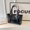 Bolso de Mano para Mujer de Estilo Retro Coreano 2026 Otoño e Invierno Nuevo de Gran Capacidad de un Solo Hombro Simple y Moderno de Alto Valor para el Trayecto