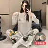 Pijama de desenho animado para mulheres, novo estilo de primavera, canelado de seda gelada, gola V simples com bojo, de puxar, roupa de casa solta de manga comprida