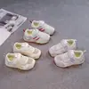 Tênis Esportivo Infantil 2026 Modelo de Verão Sapatos de Menino Malha Respirável Casual Sapatos de Pai Treinamento ao Ar Livre para Meninas