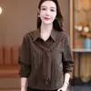 Camisa feminina listrada fashion sob medida, novo design do início do outono de 2026, top estiloso tipo echarpe, efeito emagrecedor