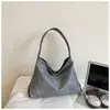 Bolsa tote minimalista de nicho estilo coreano 2026 novo modelo de grande capacidade bolsa de mão vintage casual tendência bolsa de ombro de cor sólida
