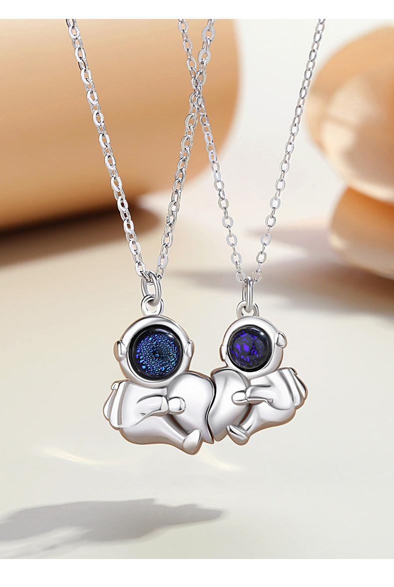 智贝详情图_8相吸宇航员情侣项链男女一对小众百搭ins锁骨链