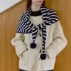 Cachecol Triangular Listrado com Pompons Vermelhos para Mulheres 2025 Novo Outono e Inverno Cachecol de Natal Xale Peça de Roupa Externa Cachecol de Gola Quente Tricotado