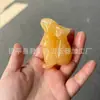 Ornamento de mão de jade afegão natural, cabo de nogueira estrela-lua, ornamento de bule de jade, selo leão Pixiu laranja de jade amarelo