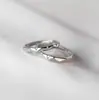 Anillo de Pareja de Plata S925 Incrustado con Diamante Tallado Estilo Coreano Personalizado Elegante Joyería de Mano para Hombres y Mujeres R00166