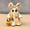 Decoración de fantasma lindo de Halloween transfronterizo sosteniendo una canasta de calabaza, artesanía de resina, figura de fantasma vintage de patchwork