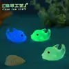 Golfinho Sete Cores Brilha no Escuro Pingente de Pelúcia Musgo Micro-Paisagem Ornamento Criativo Joia Artesanato em Resina