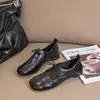 Mocasines negros únicos con cordones para mujer, nuevo estilo otoño 2026, zapatos de suela plana para combinar con faldas, zapatos pequeños de cuero estilo británico