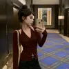 Camiseta de Manga Larga con Diseño Estilo Chica Picante Roja, Falso Dos Piezas, Cuello Halter para Mujer, Top Básico Ajustado de Nicho Otoñal