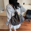 Mochila de Cor Contrastante para Mulheres 2025 Novo Estilo Versátil Elegante Grande Capacidade Bolsa Transversal Textura Retrô Bolsa de Ombro Versátil